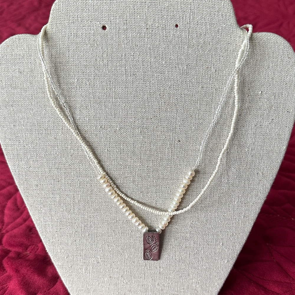 Elegant Pearl and Silver Pendant Necklace